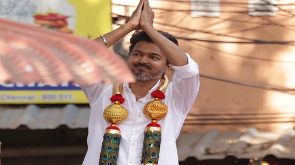 Viral Sivakarthikeyan Scene Used to Troll Vijay Amid Asset Row Viral Sivakarthikeyan Scene Used to Troll Vijay Amid Asset Row