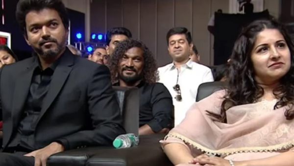 Vijay vs Sangeetha Divorce row Blue Sattai Maran attacks Vijay Girl fans who supports TVK Vijay vs Sangeetha Divorce row Blue Sattai Maran attacks Vijay Girl fans who supports TVK