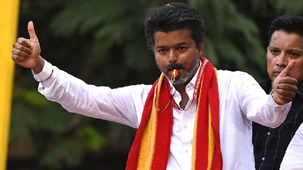 Blue Sattai Maran roasts Vijay in his Michael Movie Review Blue Sattai Maran roasts Vijay in his Michael Movie Review