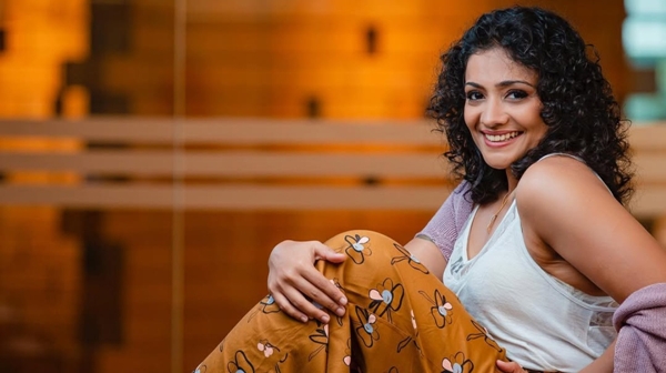 I Wasted 17 Years in Marriage Meera Vasudevan s Emotional Interview Goes Viral