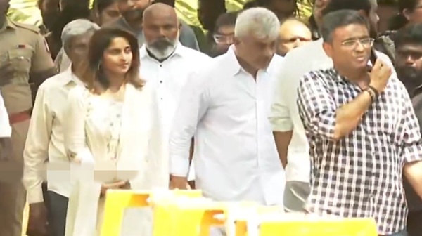 Ajith Holds Shalini s Hand Tightly After Mother s Funeral Emotional Video Goes Viral