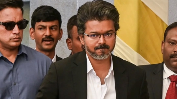 Dhanush s Father Kasthuri Raja Calls Vijay Ilaya Thalapathy Fans React