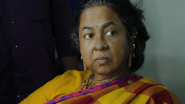 Radhika Sarathkumar Defuses Tense Family Moment During Bharathiraja s Final Rites in Theni Radhika Sarathkumar Defuses Tense Family Moment During Bharathiraja s Final Rites in Theni
