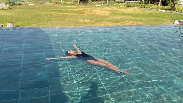 Priyanka Chopra Sunday Summer Special photos and videos are a big feast to fans and followers Priyanka Chopra Sunday Summer Special photos and videos are a big feast to fans and followers