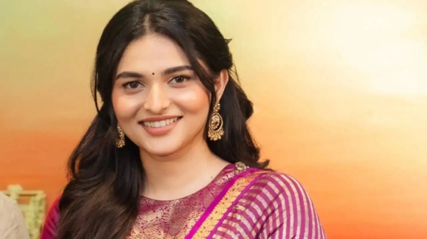VJ Parvathy Mother Criticizes Kayadu Lohar Viral Remarks Spark Debate VJ Parvathy Mother Criticizes Kayadu Lohar Viral Remarks Spark Debate