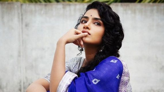 అక్కడ టాటూ వేయించుకున్న అనుపమ పరమేశ్వరన్:  కొంగుచాటు అందాలతో హాట్ గా!