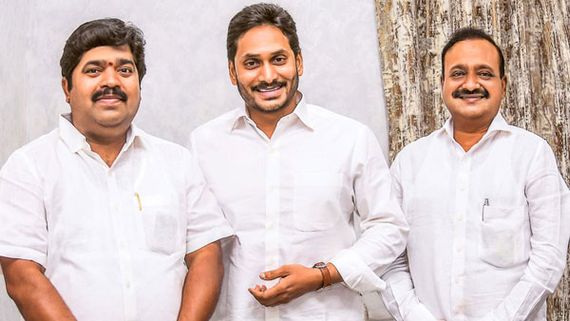 టాలీవుడ్ నిర్మాతకు సీఎం జగన్ కీలక పదవి.. విధేయతకు పట్టం అంటూ కామెంట్