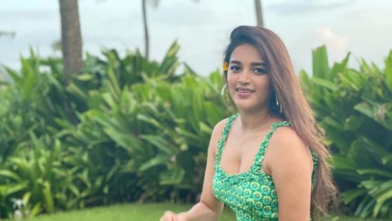  షర్ట్ విప్పేసి రెచ్చిపోయిన నిధి అగర్వాల్: ప్యాంట్ వేసుకోవడం మర్చిపోయిందా ఏంటీ!
