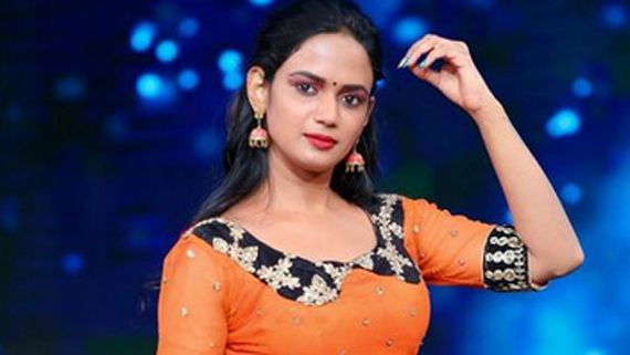 ‘ఆరియానా’ భారీ మోసం: అలాంటి ఫొటోలతో సెలెబ్రిటీలకు వల.. స్క్రీన్‌ షాట్లతో బండారం బట్టబయలు