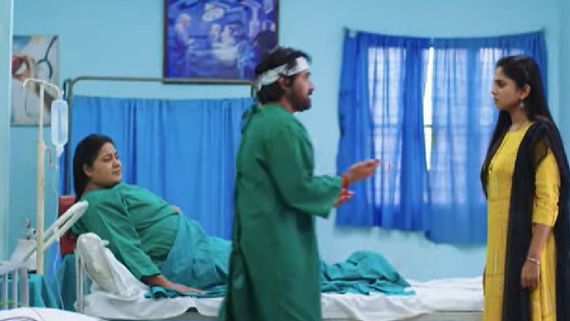 Guppedantha Manasu: హార్ట్ టచింగ్ గా ఎపిసోడ్.. కూతురి కాళ్లపై పడిన తండ్రి చక్రపాణి, బాధలో రిషి! 