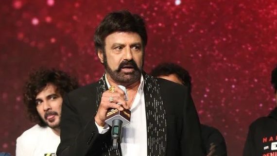 రెండు రాష్ట్రాల్లో అక్కినేని ఫ్యాన్స్ నిరసనలు...బాలయ్య బహిరంగ క్షమాపణ చెప్పాలంటూ ఆగ్రహం!
