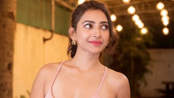  Shweta Basu Prasad: కొత్త బంగారు లోకం హీరోయిన్.. గుర్తుపట్టని విధంగా షాకింగ్ గ్లామర్ డోస్!