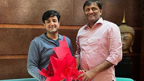 Prabhas, హృతిక్ మల్టీస్టారర్? పఠాన్ డైరెక్టర్ సిద్దార్థ్ ఆనంద్‌తో మైత్రీ నవీన్.. ఎన్ని కోట్ల బడ్జెట్ ఎంతంటే? 