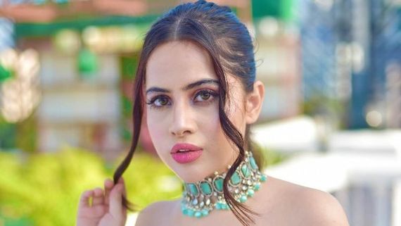  అవే కనిపించేలా ఉర్ఫీ జావేద్ డిఫరెంట్ డ్రెస్సు.. ప్రధాన మంత్రి కావాల్సిందంటూ నెటిజన్లు!