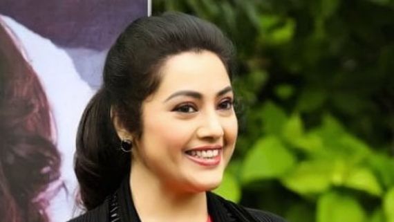  Meena: బికినీ కంటే హాట్ స్విమ్ సూట్ లో మీనా.. ఆమెను ఇలా ఎప్పుడైనా చూసారా?