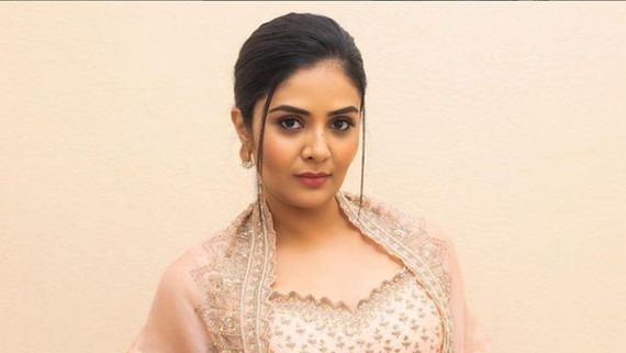 అడ్డంగా దొరికిపోయిన శ్రీముఖి: అతడితో మాట్లాడిన ఫోన్ సంభాషణ లీక్.. ఏకంగా ఆ మాట అడగడంతో!