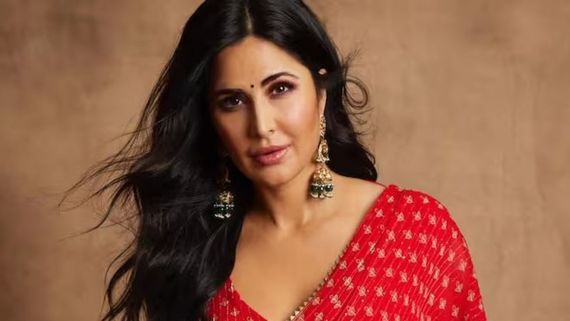 చెడ్డీలో కత్రీనా కైఫ్ హాట్ షో.. కింద పైనా చూపిస్తూ.. పెళ్లయినా తగ్గట్లేదుగా!