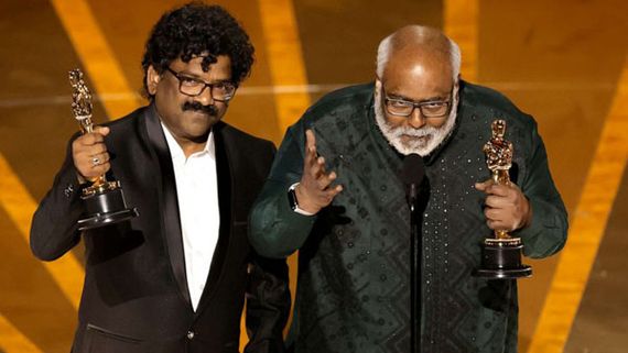 Oscars 2023 వేదికపై నమస్తే.. కీరవాణి ఎమోషనల్..  స్పీచ్ ఎలా సాగిందంటే? 
