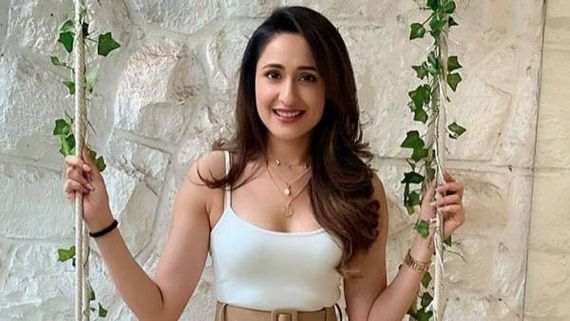  Pragya Jaiswal: ప్యాంట్ విప్పుతూ హీటెక్కించిన ప్రగ్యా.. ఏది చూపించకూడదో అదే చూపిస్తూ..