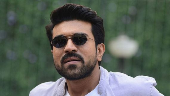 RC15 రాంచరణ్‌ కోసం నాలుగు క్రేజీ టైటిల్స్.. శంకర్ సినిమాకు పవర్‌పుల్ పేరు ఏమిటంటే?