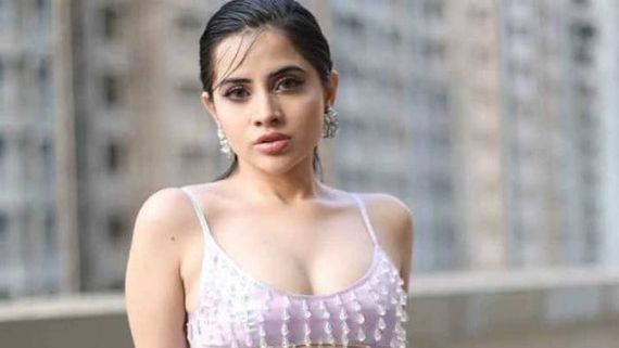 Urfi Javed: కివీ పండ్లను బ్రా లాగా అడ్డుపెట్టి అసలైన అందాలను దాచిన బ్యూటీ.. అరాచకం!