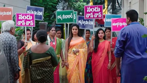 Intinti Gruhalakshmi: తులసి ఇంటి ముందు ధర్నా.. కేసు పెడతానని వార్నింగ్.. రాజ్యలక్ష్మి మరో ప్లాన్