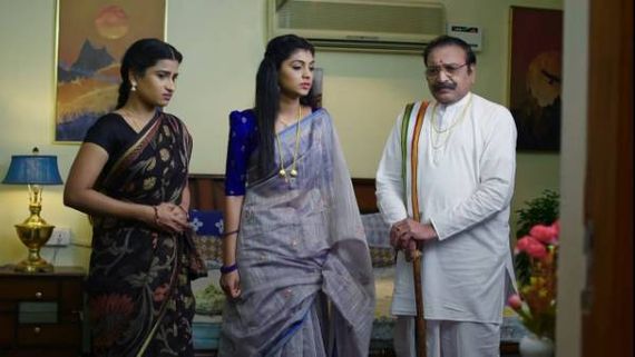 Intinti Gruhalakshmi: నోరు విప్పిన ప్రియ.. నిజం చెప్పిన తాతయ్య.. దివ్య కీలక నిర్ణయం