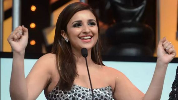  Parineeti Chopra: పెళ్లికి సిద్దమవుతున్న మరో స్టార్ హీరోయిన్.. రాజకీయ నాయకుడితో నిశ్చితార్థం డేట్ ఫిక్స్?