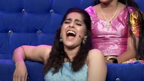 యాంకర్ రష్మిపై షాకింగ్ కామెంట్స్..  సుధీర్‌ను ఇన్వాల్వ్ చేసి మరి.. పాప అలా ఉందంటూ!