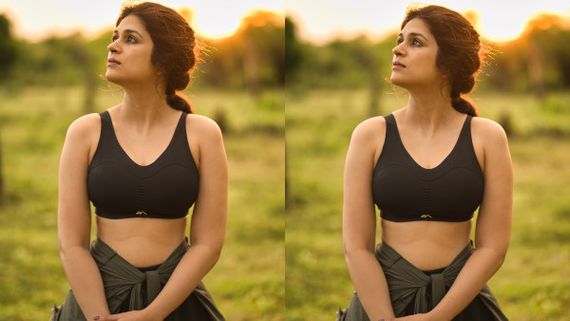 ఎద అందాల గేట్లు తొలగించిన శ్రద్ధా దాస్.. పడుకుని పోజులు.. బికినీకి మించి క్లీవేజ్ షో!