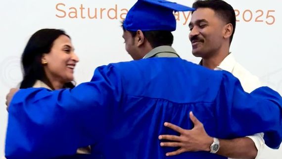 మళ్లీ కలిసిన ధనుష్, ఐశ్వర్య రజనీకాంత్.. విడాకుల తర్వాత తొలిసారిగా ఇలా 
