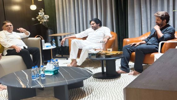 అల్లు అరవింద్ ఇంటికి పవన్ కళ్యాణ్.. అల్లు అర్జున్‌ని ఓదార్చిన పవర్‌స్టార్