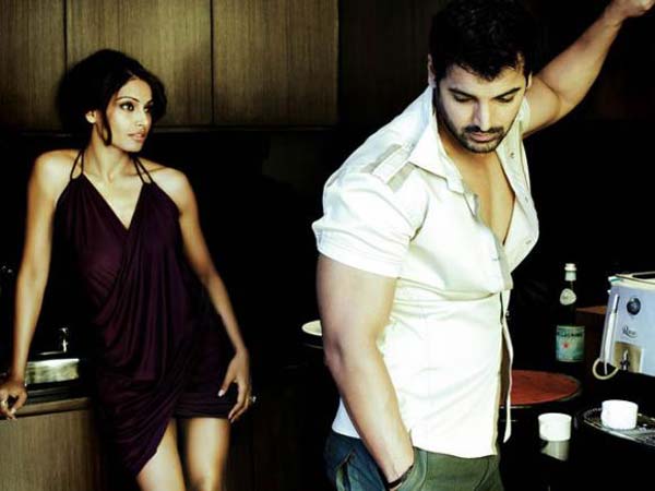  హాట్ జాన్,బిపాసా ఎఫైర్ అరుదైన ఫోటోలు(ఫోటో ఫీచర్)