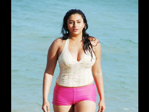 జపాన్ టీవీలో నమితకు...ఊహించని అనుభవం(ఫోటో ఫీచర్)