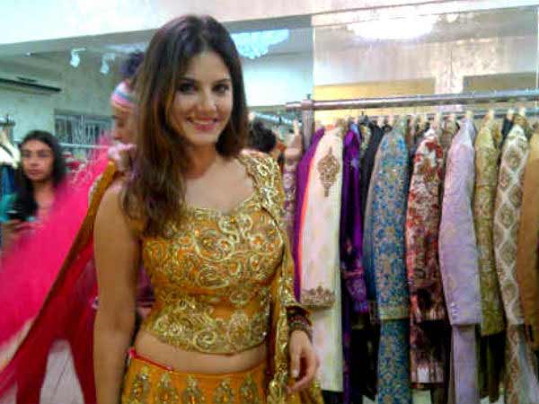 ఫోర్న్ స్టార్ సన్నీ లియోన్...(రేర్ ఫోటోస్)