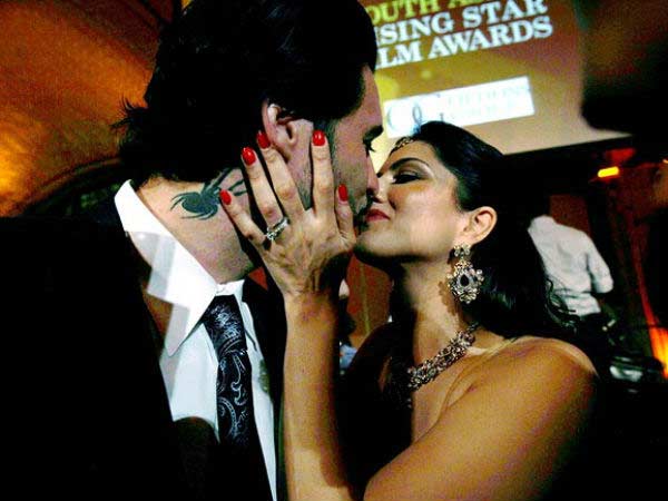 ఫోర్న్ స్టార్ సన్నీ లియోన్...(రేర్ ఫోటోస్)