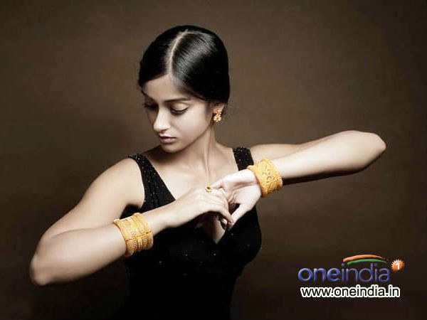  బాలీవుడ్‌ ‘బెర్త్’ దొరికిన మన హీరోయిన్స్ (ఫోటో పీచర్)