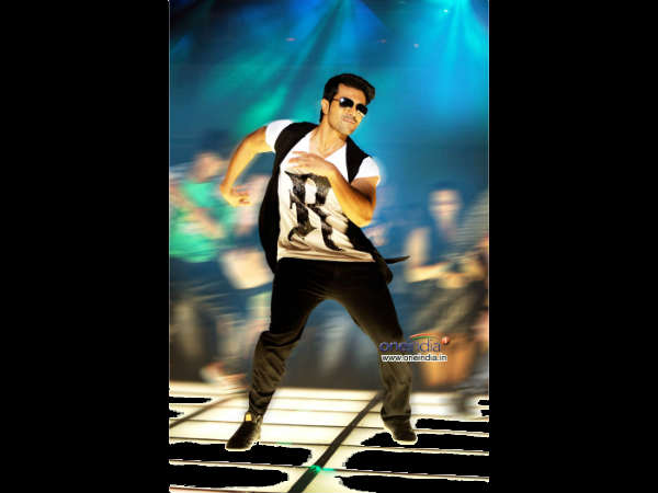 కేకపెట్టిస్తున్న రామ్ చరణ్'నాయక్'(ఫోటో ఫీచర్)