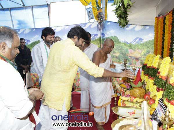 పవన్-త్రివిక్రమ్ మూవీ ఓపెనింగ్(ఫోటోలు)