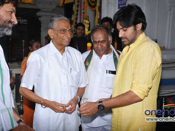 పవన్-త్రివిక్రమ్ మూవీ ఓపెనింగ్(ఫోటోలు)