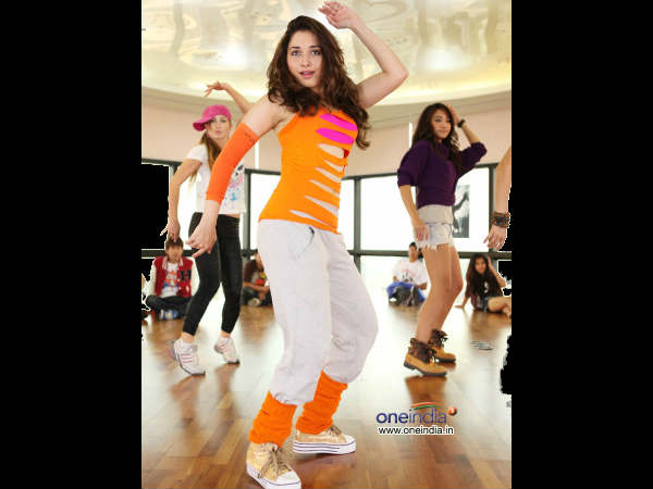 క్యూట్ తమన్నా...హాట్ హాట్ గా...(ఫోటో ఫీచర్)