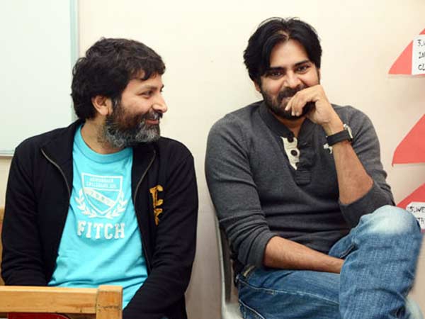 బడి పిల్లలతో పవన్-త్రివిక్రమ్ (ఫోటో ఫీచర్)