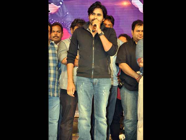 పవన్ గెస్ట్ గా... 'నాయక్‌' ఆడియో విడుదల విశేషాలు (ఫొటోలతో)