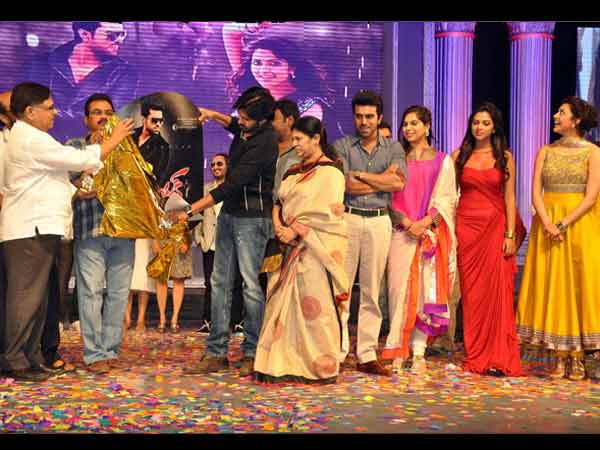 పవన్ గెస్ట్ గా... 'నాయక్‌' ఆడియో విడుదల విశేషాలు (ఫొటోలతో)