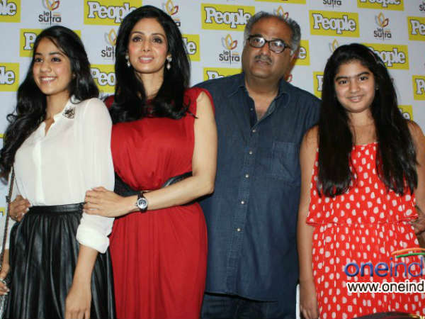  సూపర్బ్.... శ్రీదేవి కూతుళ్లుతో కలిసి...(ఫోటో ఫీచర్)