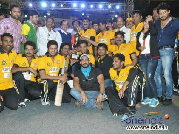 చారిటీ మ్యాచ్‌లో అదగరొట్టిన టాలీవుడ్ టీం (ఫోటో ఫీచర్)