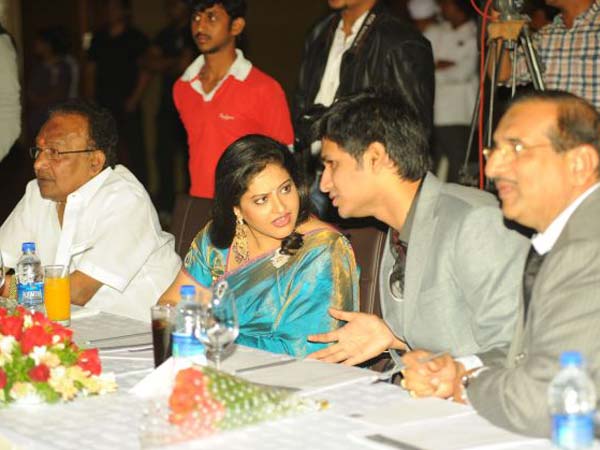 మిస్‌ ఆంధ్రా పైనల్స్, సినీ తారలతో.. (ఫోటోలు)