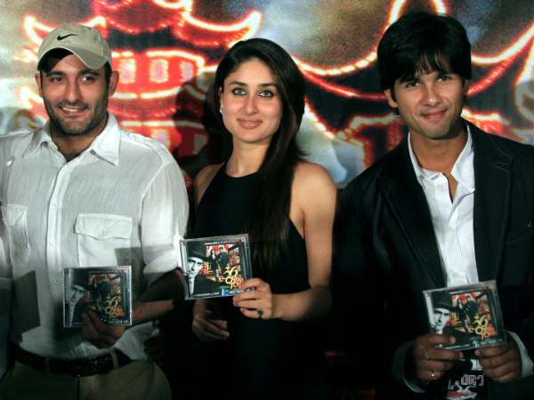 ఫొటోలు అదుర్స్: కరీనాతో షాహిద్ రోమాన్స్