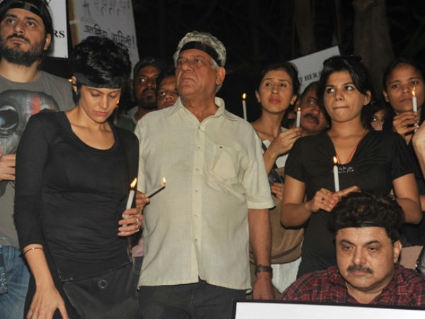  ఢిల్లీ రేప్ : సినీతారల నిరసన ప్రదర్శన(ఫోటోలు)