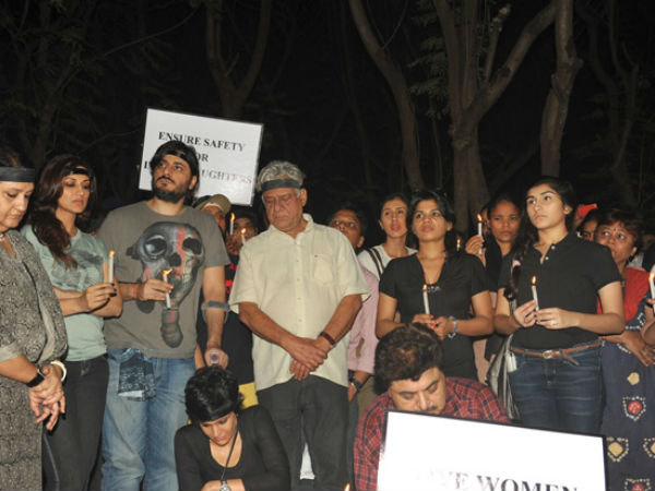 ఢిల్లీ రేప్ : సినీతారల నిరసన ప్రదర్శన(ఫోటోలు)